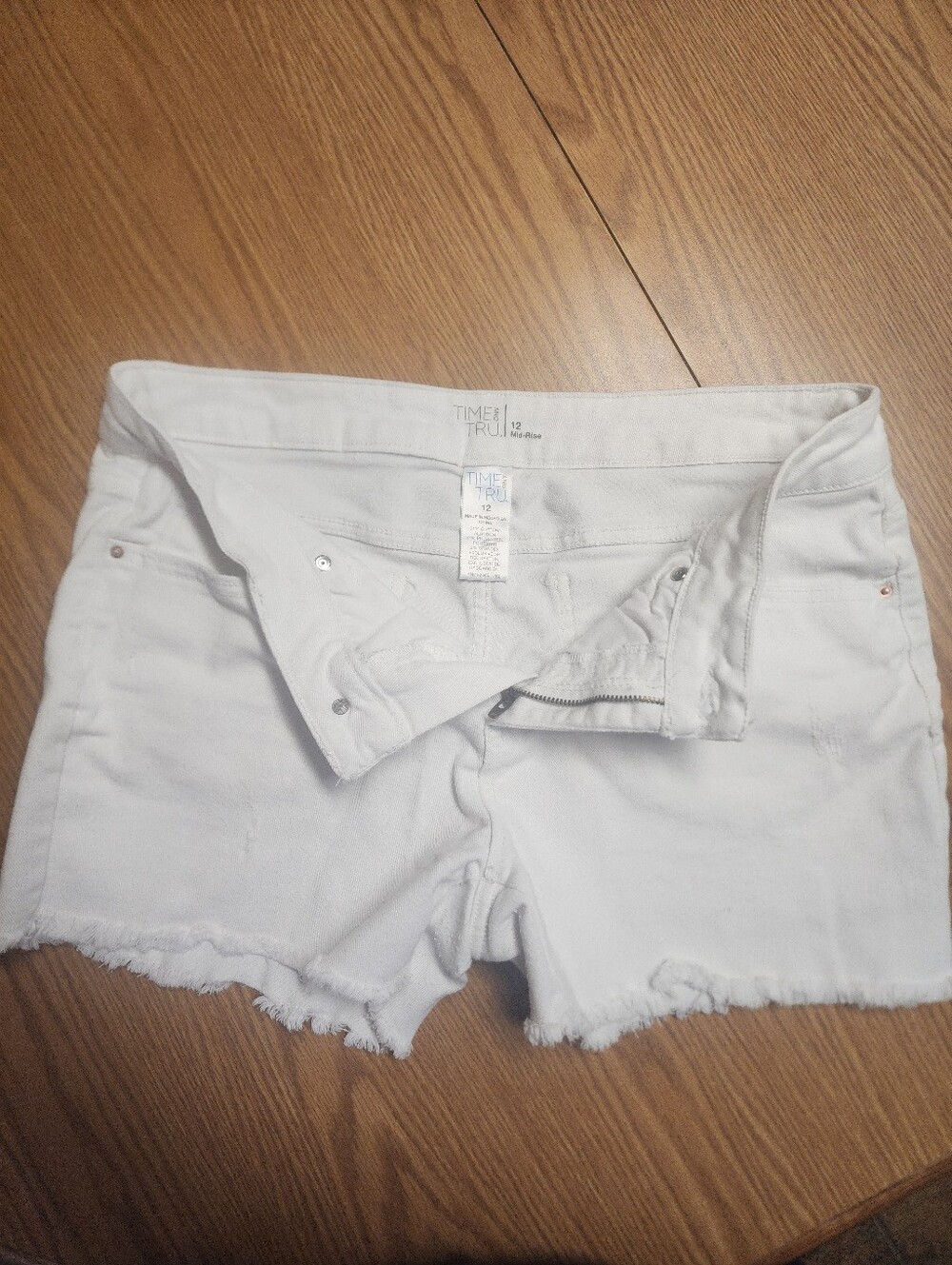 Time and Tru White Frayed Hem Denim Shorts Size 12 - Picture 3 of 9